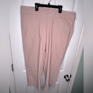 EVRI blush/ light dusty pink colored capris